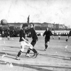 Durante el partido contra el Lillois francés al ataque con el F.C. Barcelona. 19 de Marzo de 1914