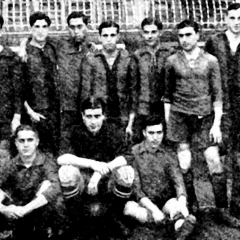 Equipo del FCB que se enfrentó al Real Madrid el 20 de mayo de 1918 y ganó 1-2. Arriba a la derecha, Jack Greenwell, entrenador. Bau sentado a la derecha.