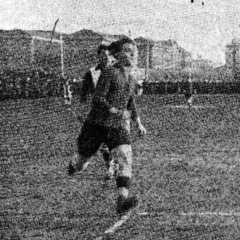Gabriel Bau y Francesc "Pacán" Armet durante el partido del Campeonato de Catalunya jugado el 13 de enero de 1918 y que ganaron los pericos 1-2. El Espanyol acabó ganando el Campeonato y el Barça quedó tercero por detrás del Espanya