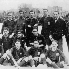 El F.C. Barcelona que es va enfrontar contra el Lillois francès. 19 de Març de 1914 (amunt el primer per l'esquerra)