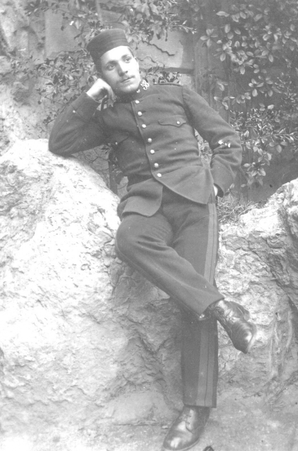 Foto amb uniforme durant el seu Servei Militar